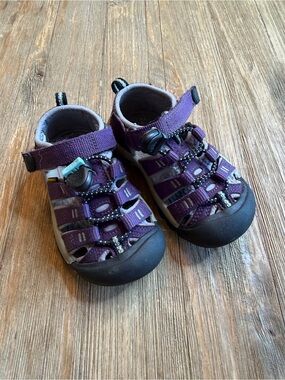 Keen Kids Purple Closed-Toe Sandals with Adjustable Strap size 8
